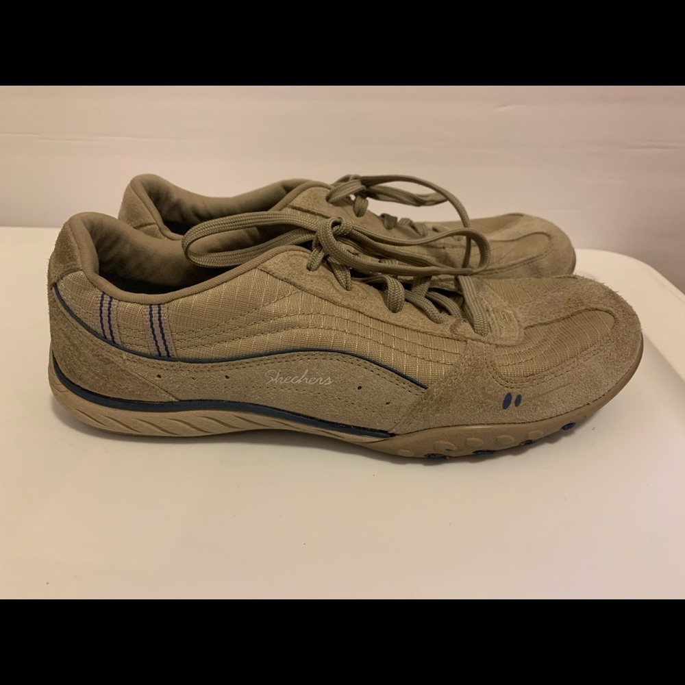 Women’s sketchers breathe easy stone navy‎ leather upper sneaker